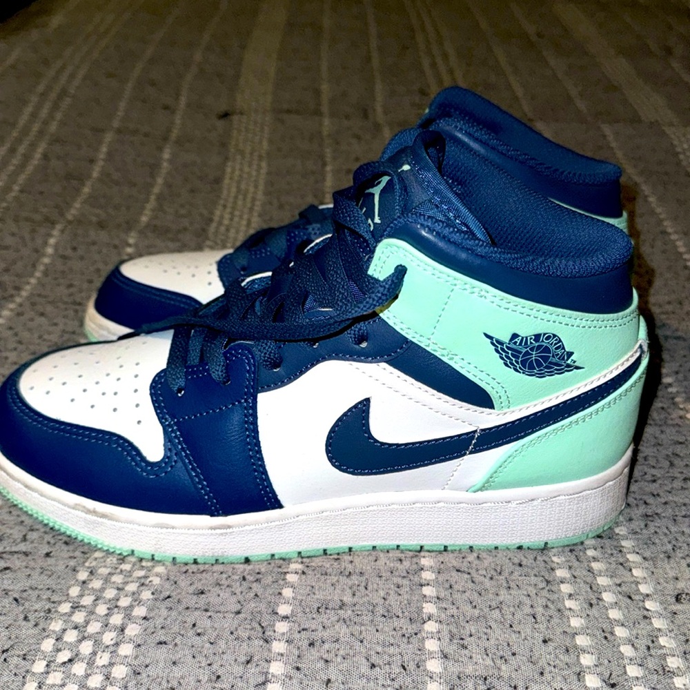 Air Jordan’s mids
